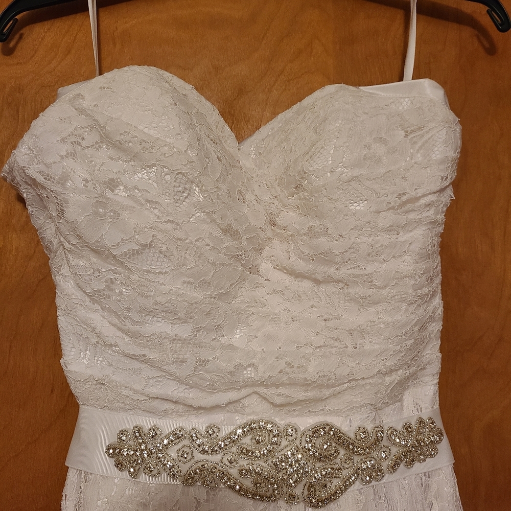 New Laced Wedding Dress (size 4)